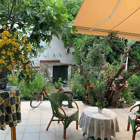 Whole House Ariela, 20m To The Beach, Has A Barbecue, 2 Terraces * Sibenik