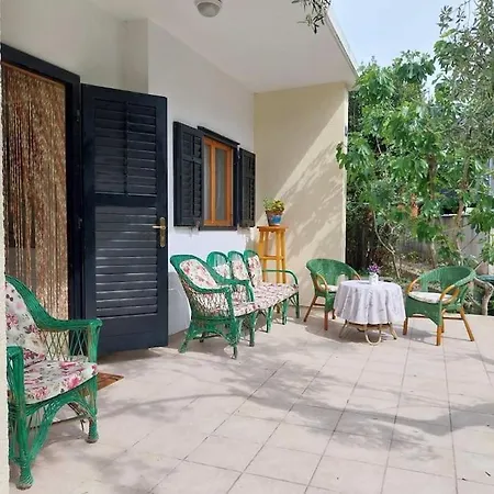 Whole House Ariela, 20m To The Beach, Has A Barbecue, 2 Terraces *
