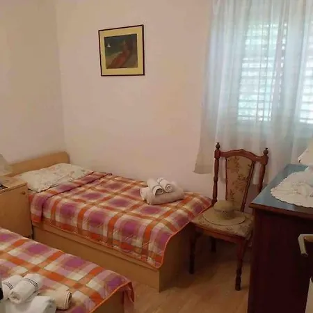 Holiday home Kucica Ariela