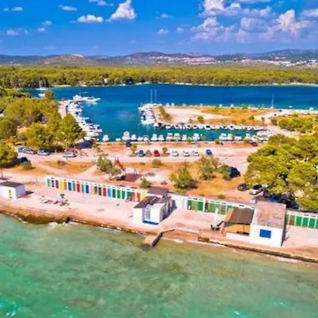 Whole House Ariela, 20m To The Beach, Has A Barbecue, 2 Terraces Ferienhaus Šibenik