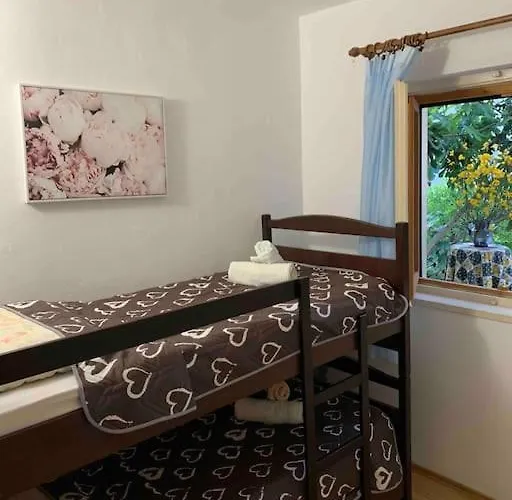 Whole House Ariela, 20m To The Beach, Has A Barbecue, 2 Terraces